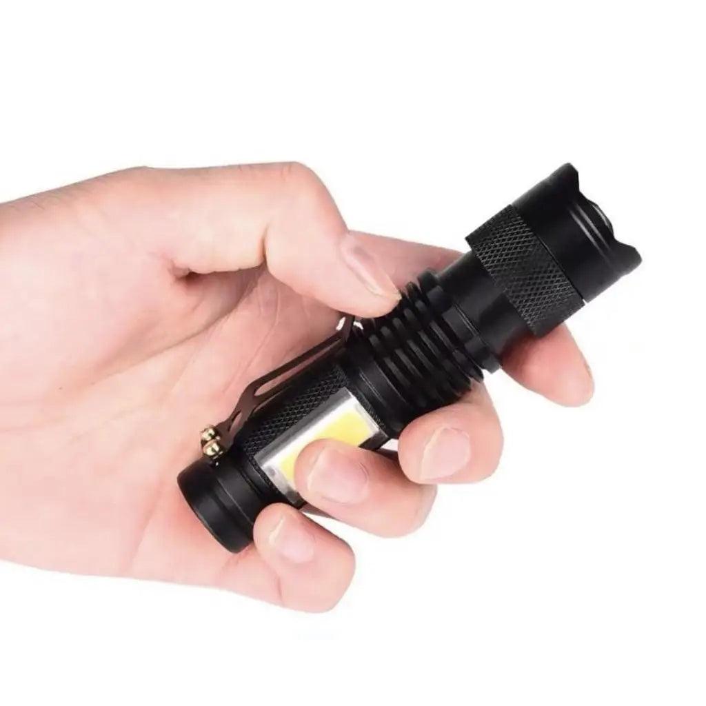 Lanterna Tática Recarregável USB com Iluminação de até 2km | Super LED Zoom - LOJA BOSQUE