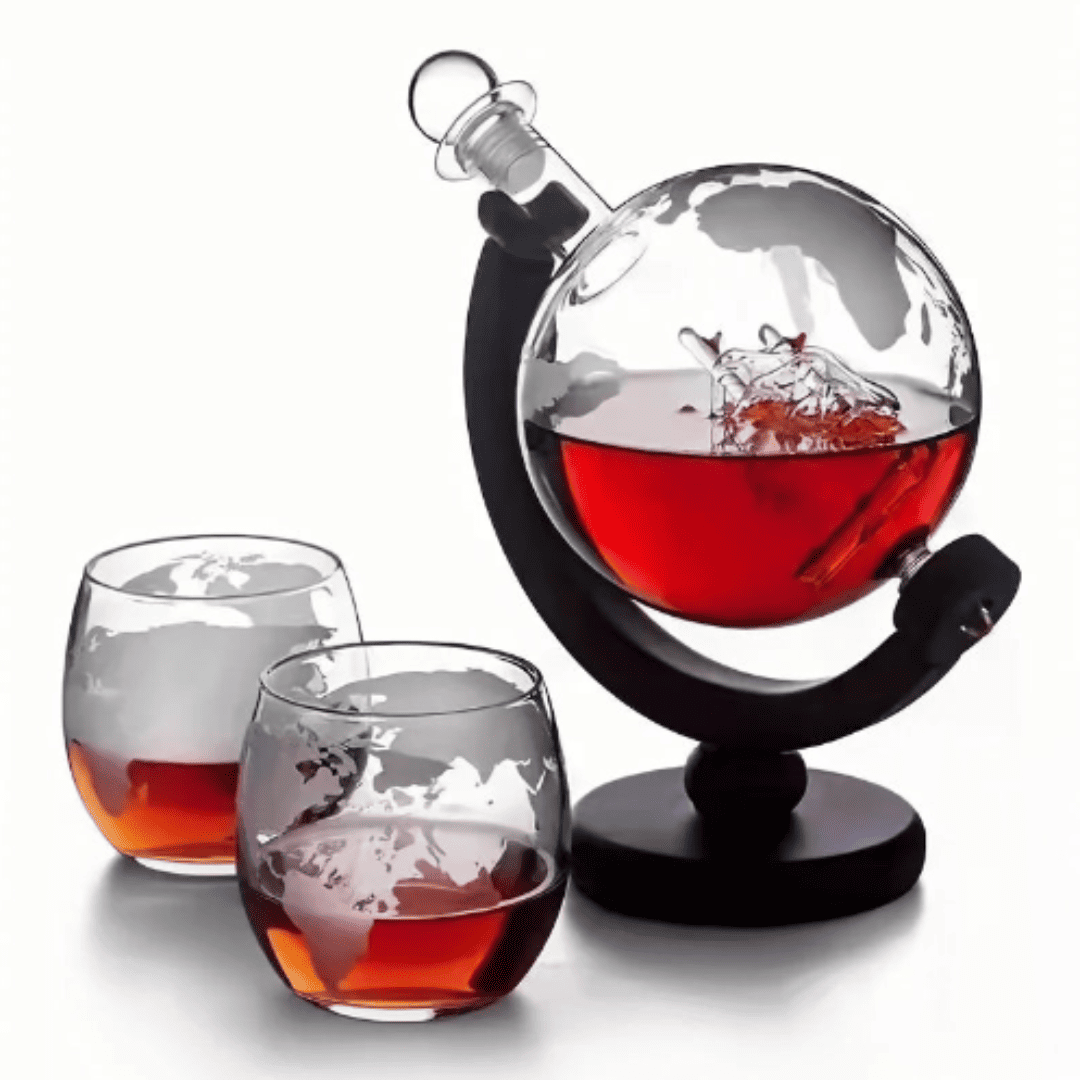 Conjunto Decanter Globo com Suporte em Madeira e 2 Copos  | Loja Bosque