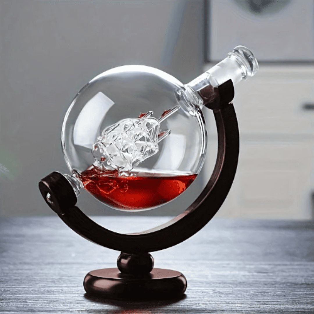 Conjunto Decanter Globo com Suporte em Madeira e 2 Copos  | Loja Bosque